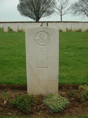<sub>Grave of L/Cpl Edwin J. Davis Military<br>Cemetery: St Manvieu, Cheux, (John Dixon)</sub>