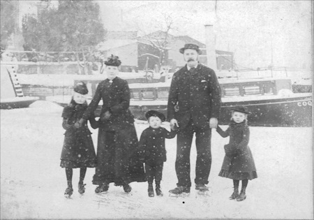 <sub>Emmie, Emma, George (jnr.), George and Olive<br>skating Tewkesbury early 1890s (Roche)</sub>