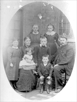 George and Emma’s growing<br>family in the 1890s (Roche)