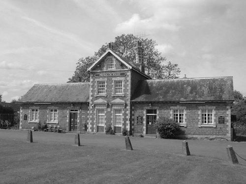 Prince of Wales pub, Snig’s End<br>formerly Chartist schoolhouse (Derek Benson 2009)