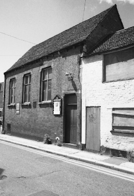 The ‘Lecture Hall’ before<br>demolition in early 1990s. (T.B.C.)